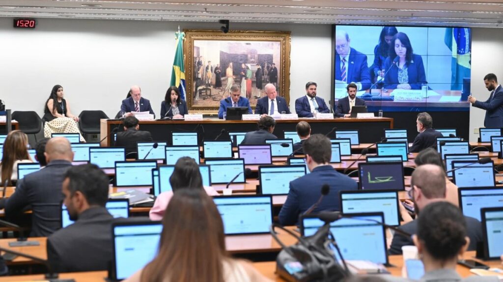 negociação coletiva: CNI defende para reduzir jornada de trabalho