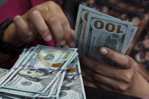 dólar: Dólar em alta com payroll e eleições em foco